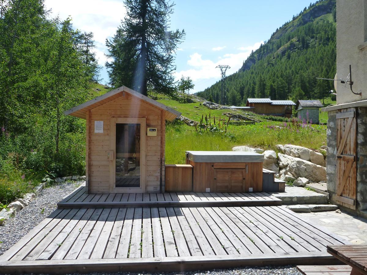 Chalet Les Melezes Bed & Breakfast Tignes Exterior photo